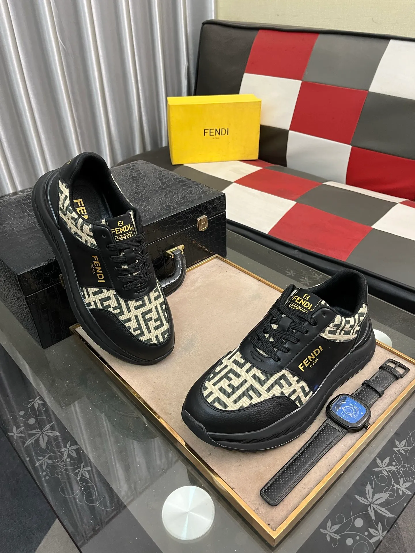 Men's Men's Shoes💰458⌚️⌚️[Fendi] Fendi's latest casual shoes for men! Available at counters simultaneously! Made entirely of imported top-grain calfskin, the interior is made of top-grain water-dyed cowhide, and the original factory-supplied rubber outsole. Leading new fashion concepts. Matching code: 38-444️⃣Colors available
